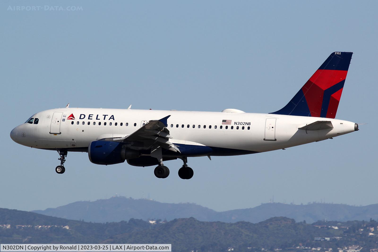 N302DN, 2016 Airbus A321-211 C/N 7031, at lax