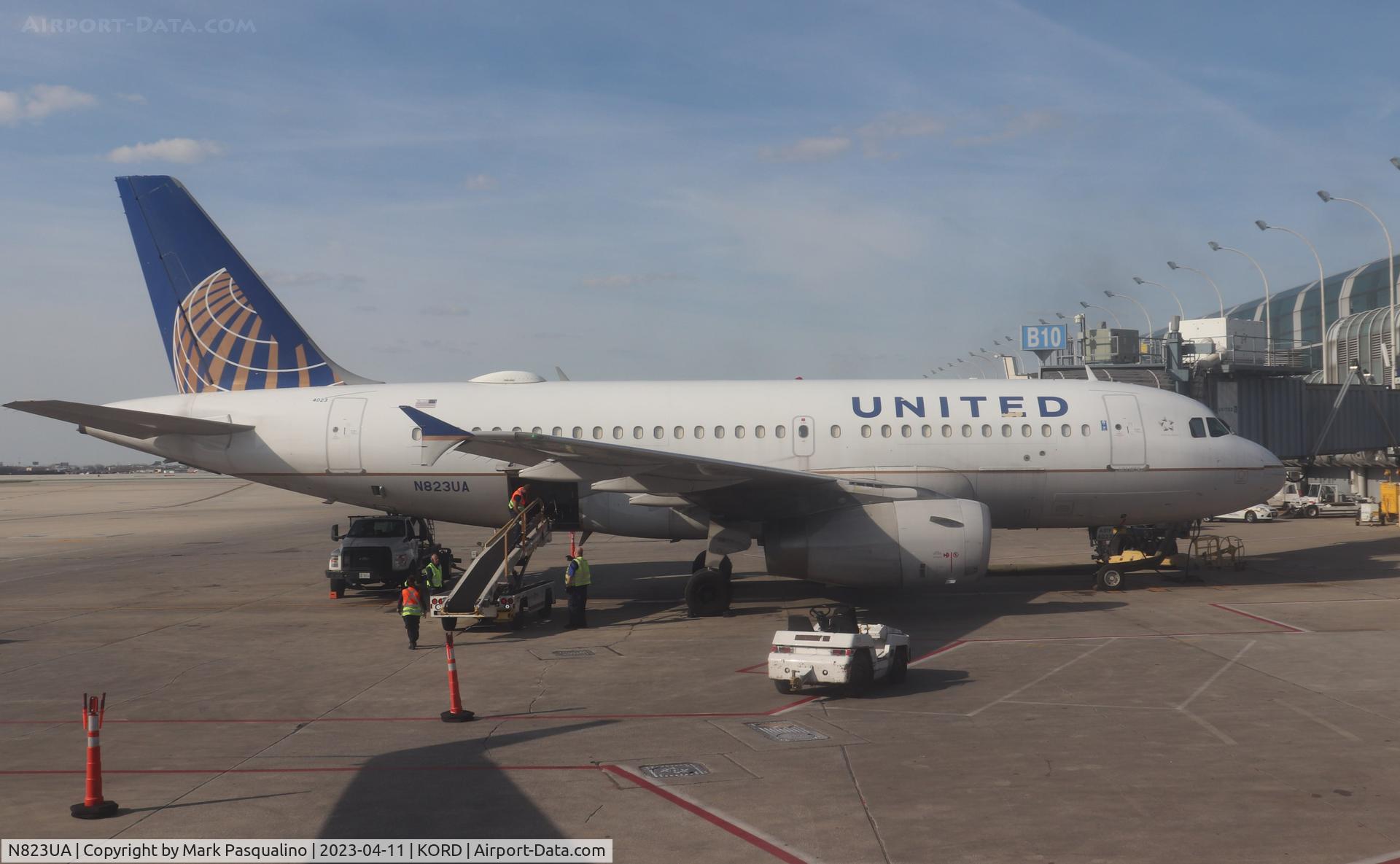 N823UA, 1998 Airbus A319-131 C/N 952, Airbus A319-131