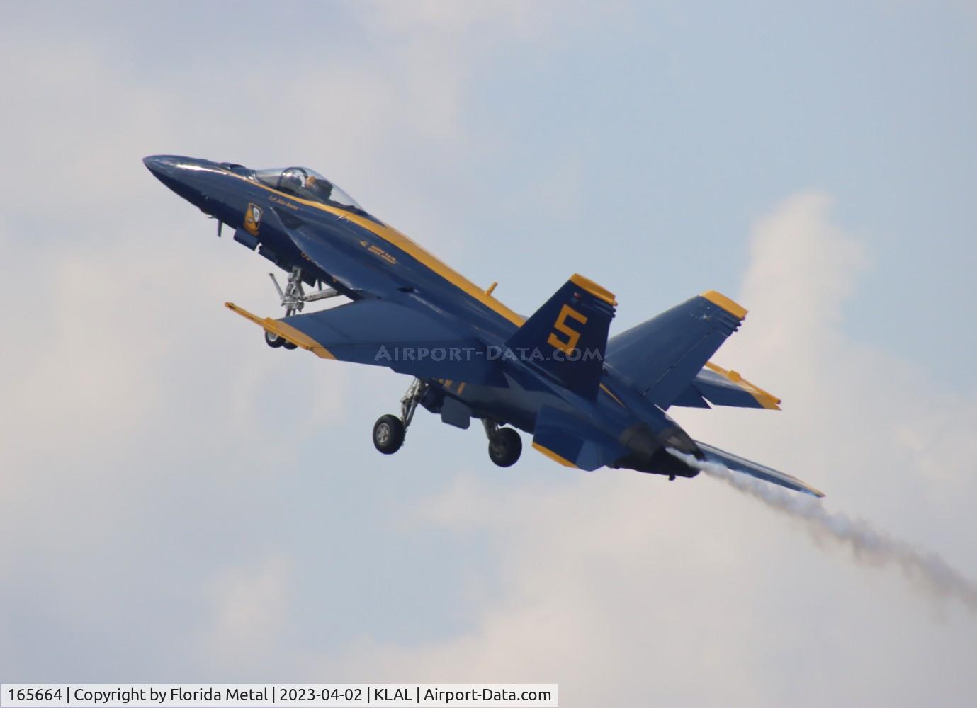 165664, Boeing F/A-18E Super Hornet C/N 1513/E018, Blue Angels F-18E zx