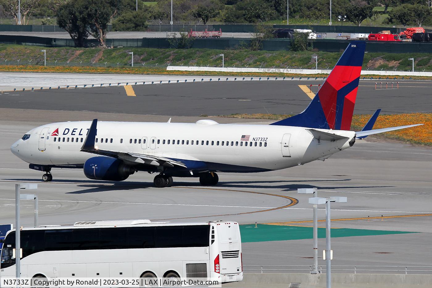 N3733Z, 2000 Boeing 737-832 C/N 30539, at lax
