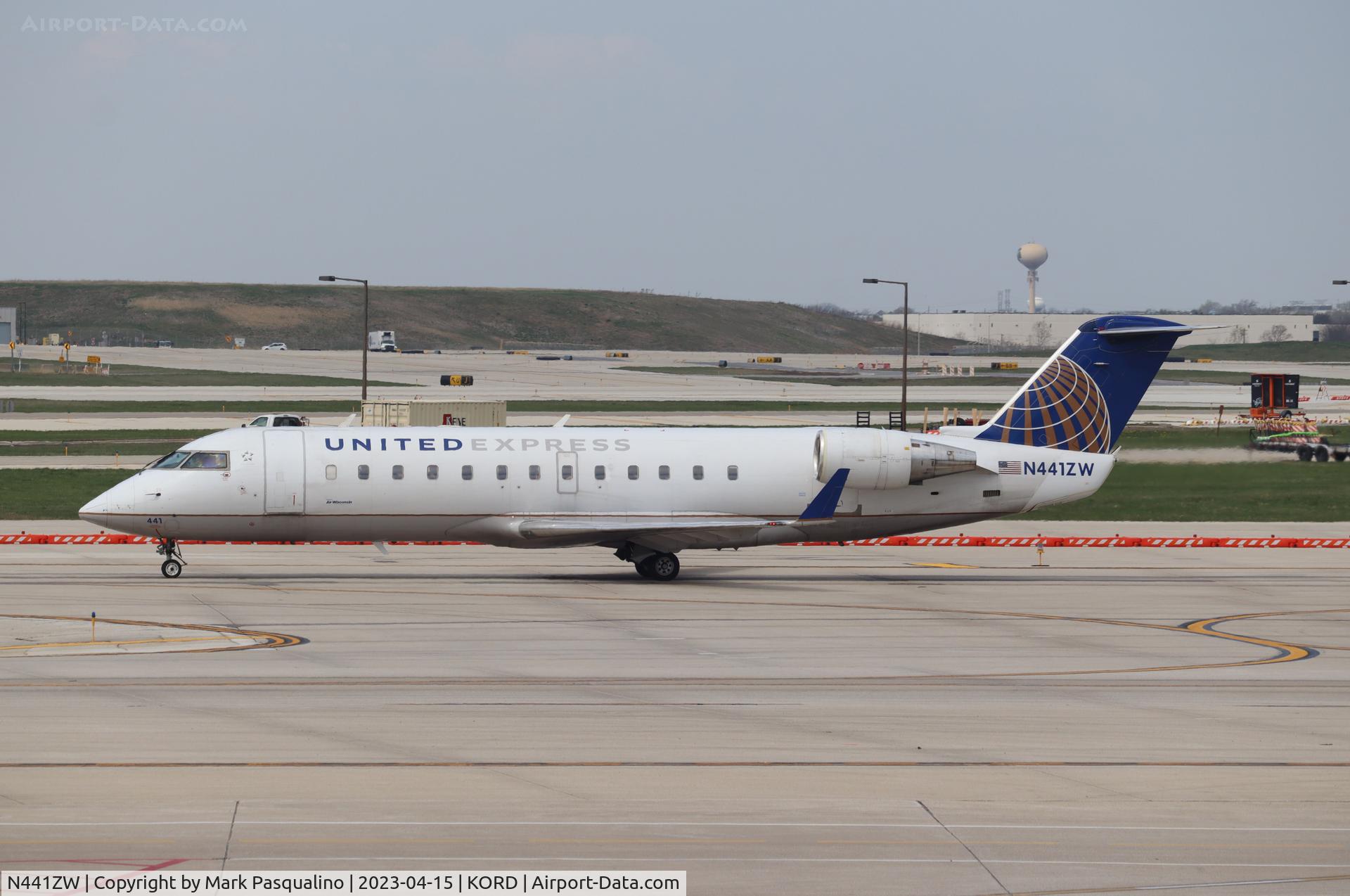 N441ZW, 2003 Bombardier CRJ-200LR (CL-600-2B19) C/N 7777, CL-600-2B19