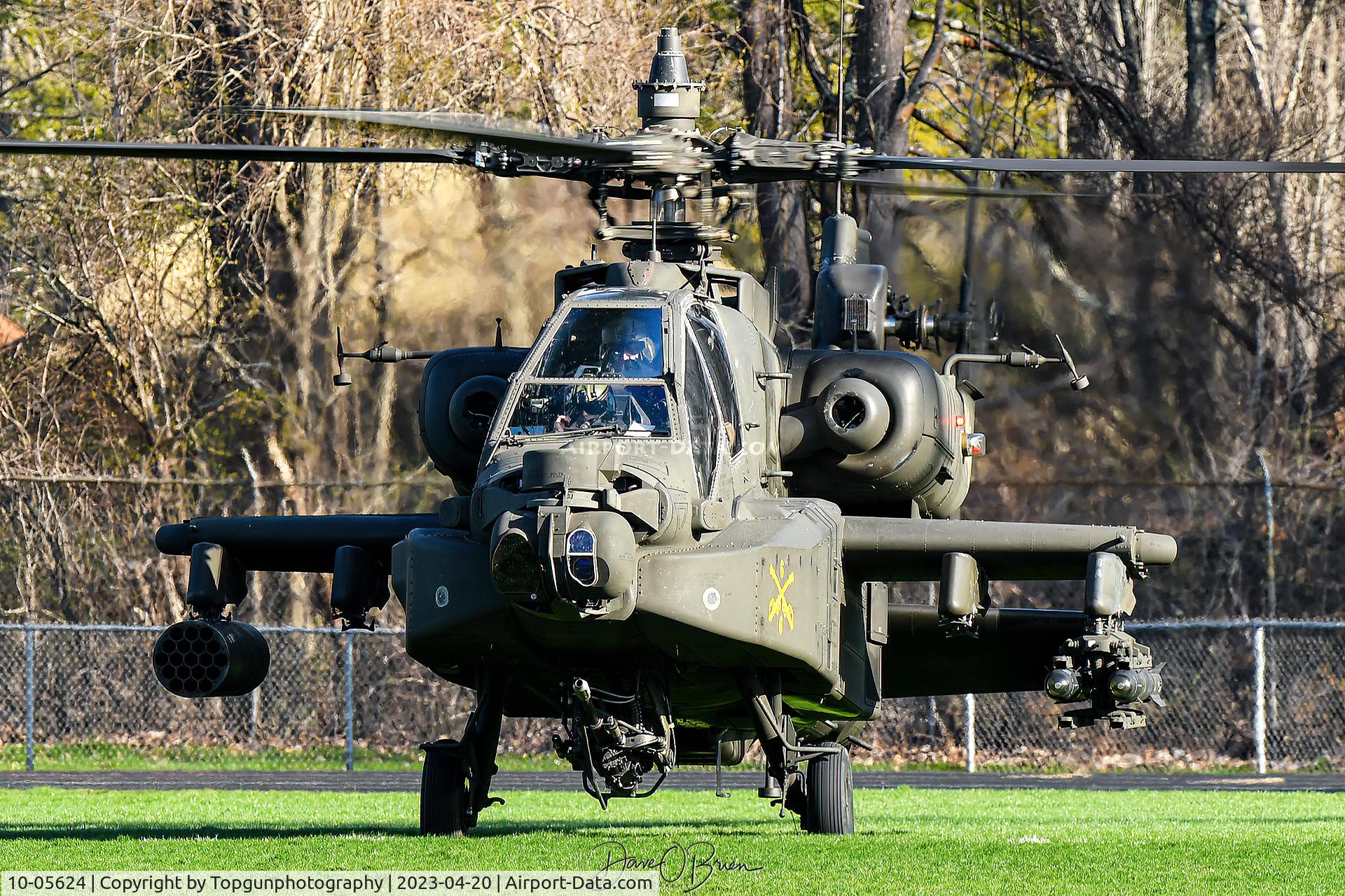 10-05624, 2011 Boeing AH-64D Longbow Apache C/N PVD624, Shutting down on the football field