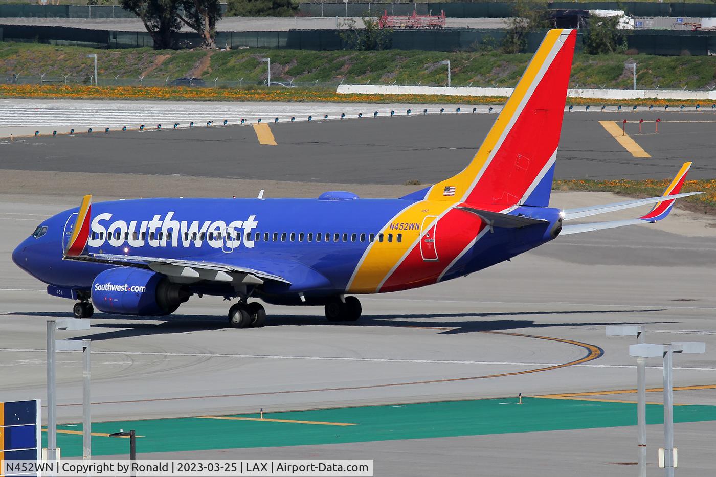 N452WN, 2004 Boeing 737-7H4 C/N 29846, at lax