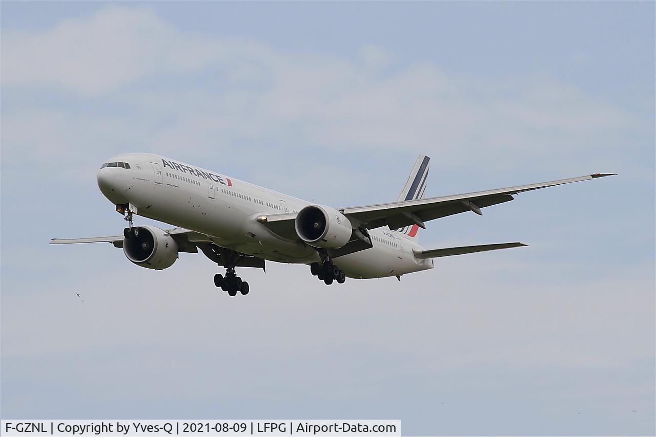 F-GZNL, 2012 Boeing 777-328/ER C/N 40063, Boeing 777-328ER, Short approach Rwy 26L, Roissy Charles De Gaulle airport (LFPG-CDG)