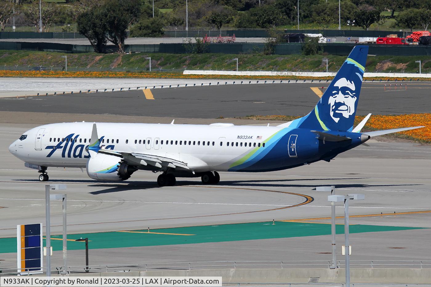 N933AK, 2022 Boeing 737-9 MAX C/N 44098, at lax