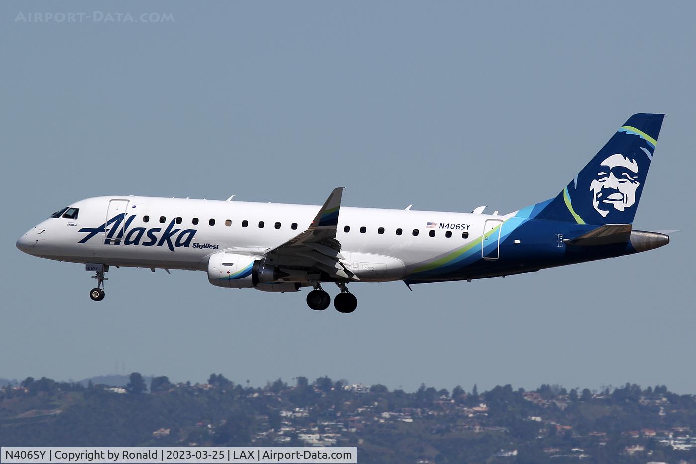 N406SY, 2022 Embraer 75LR (ERJ-170-200LR) C/N 17000900, at lax