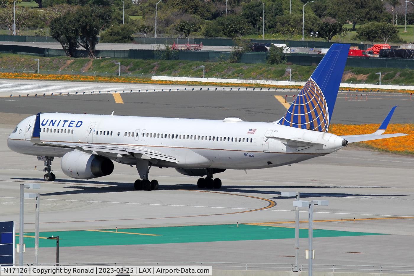 N17126, 1998 Boeing 757-224 C/N 27566, at lax