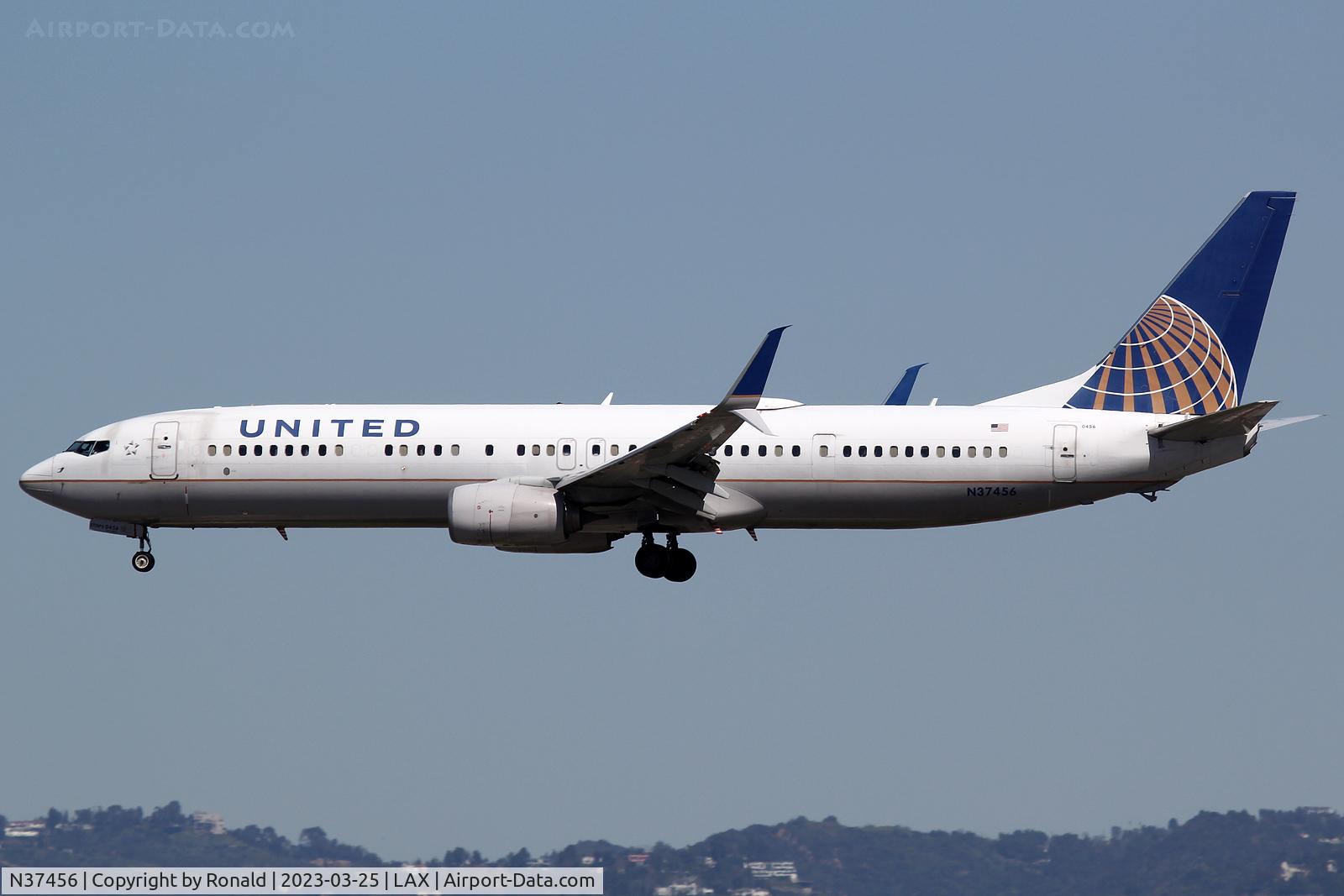 N37456, 2012 Boeing 737-924/ER C/N 37205, at lax