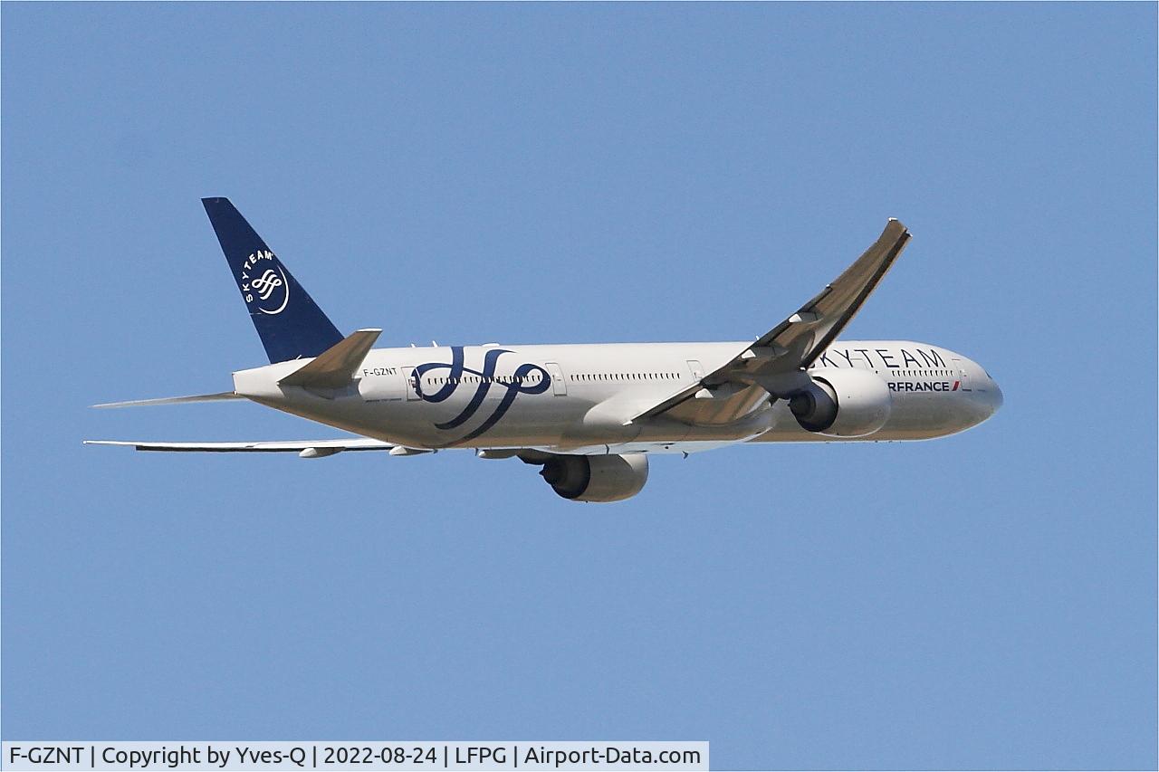 F-GZNT, 2016 Boeing 777-328/ER C/N 38705, Boeing 777-328ER, Climbing from rwy 09R, Roissy Charles De Gaulle airport (LFPG-CDG)