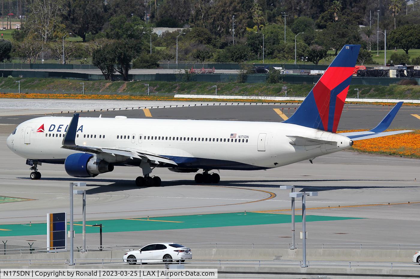 N175DN, 1990 Boeing 767-332 C/N 24803, at lax