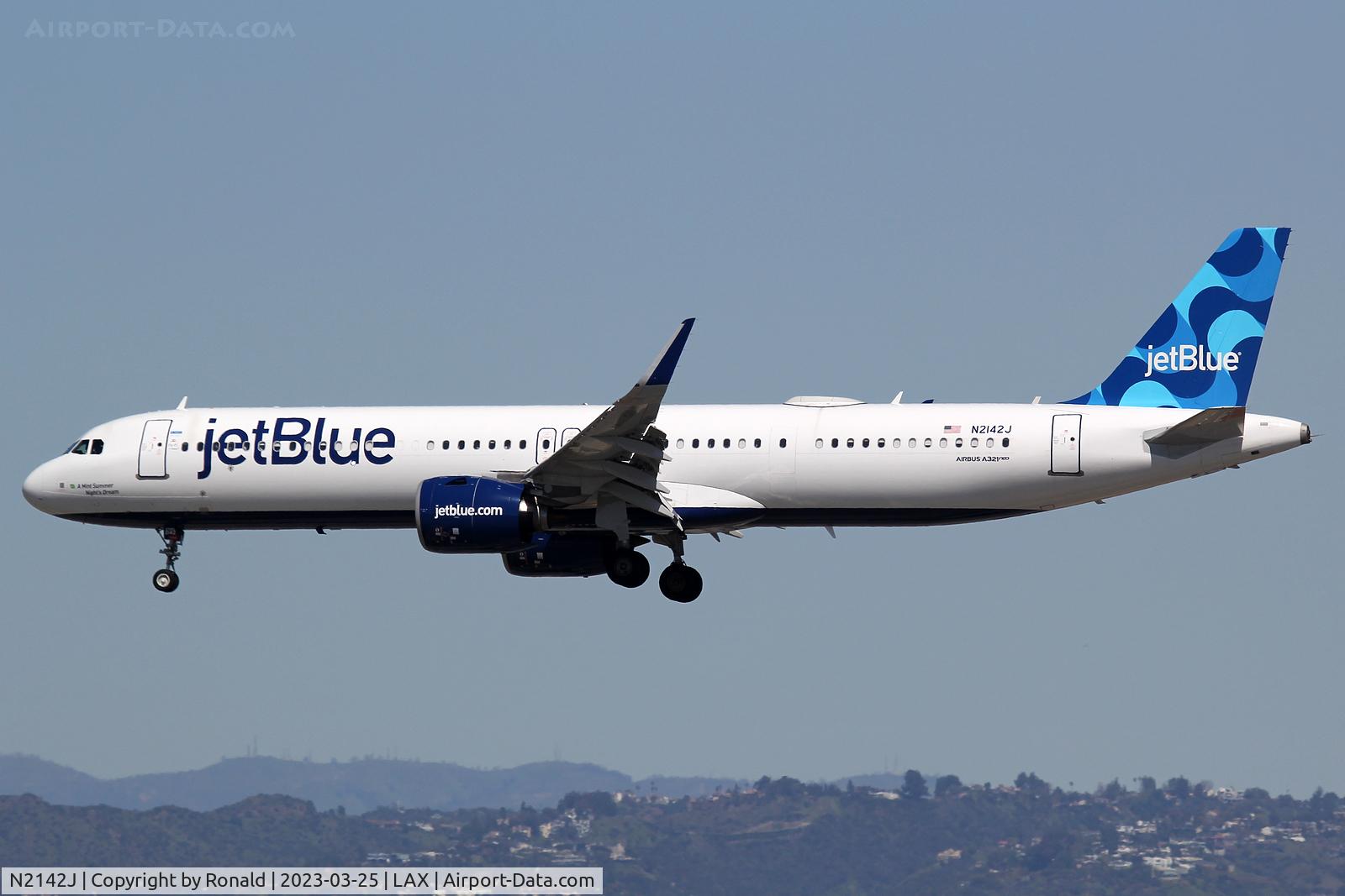 N2142J, Schweizer 269C C/N S1926, at lax