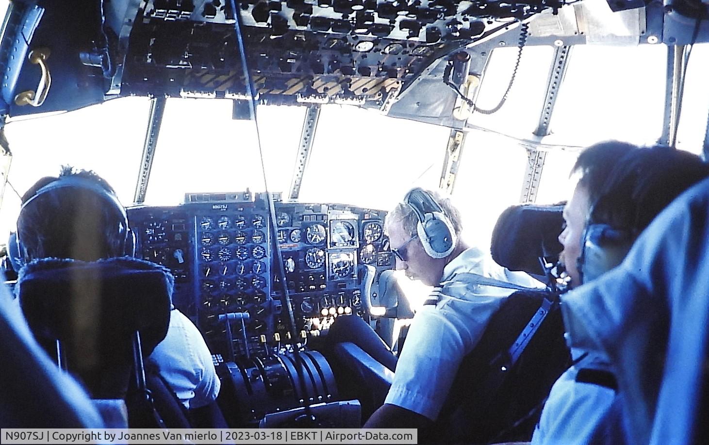 N907SJ, 1967 Lockheed L-100-30 Hercules (L-382G) C/N 382-4248, Slide scan/Performing skydivers'drops