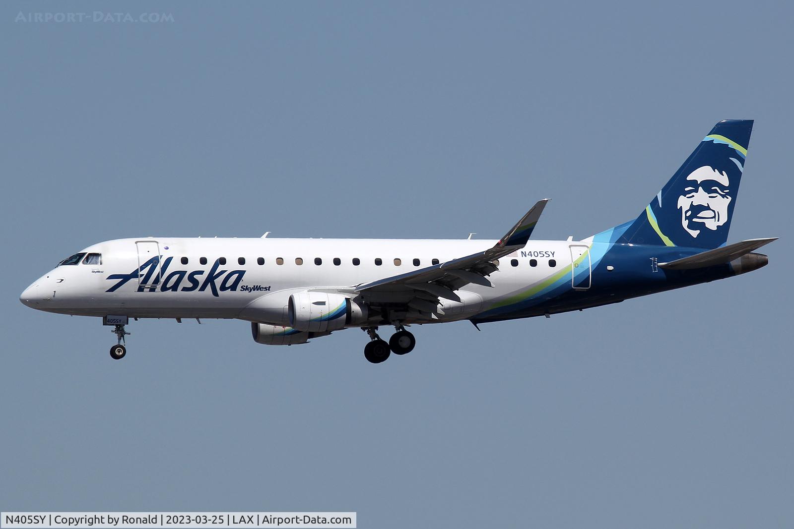 N405SY, 2018 Embraer 175LR (ERJ-170-200LR) C/N 17000744, at lax