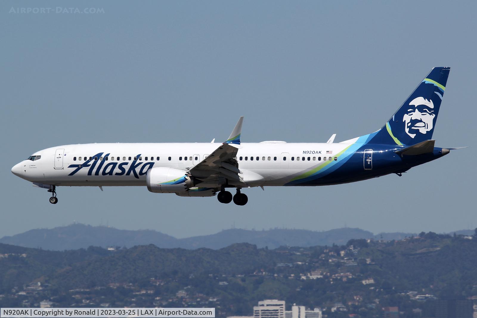 N920AK, Boeing 737-9 MAX C/N 44086, at lax