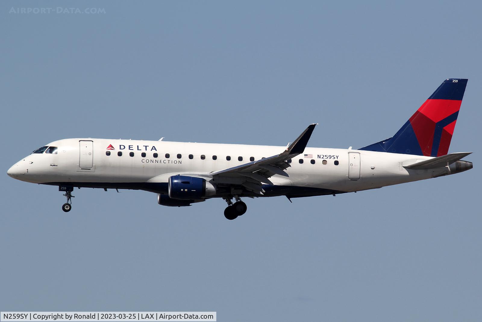 N259SY, 2017 Embraer 175LR (ERJ-170-200LR) C/N 17000656, at lax