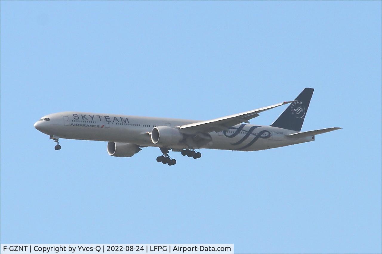 F-GZNT, 2016 Boeing 777-328/ER C/N 38705, Boeing 777-328ER, Short approach rwy 08R, Roissy Charles De Gaulle airport (LFPG-CDG)
