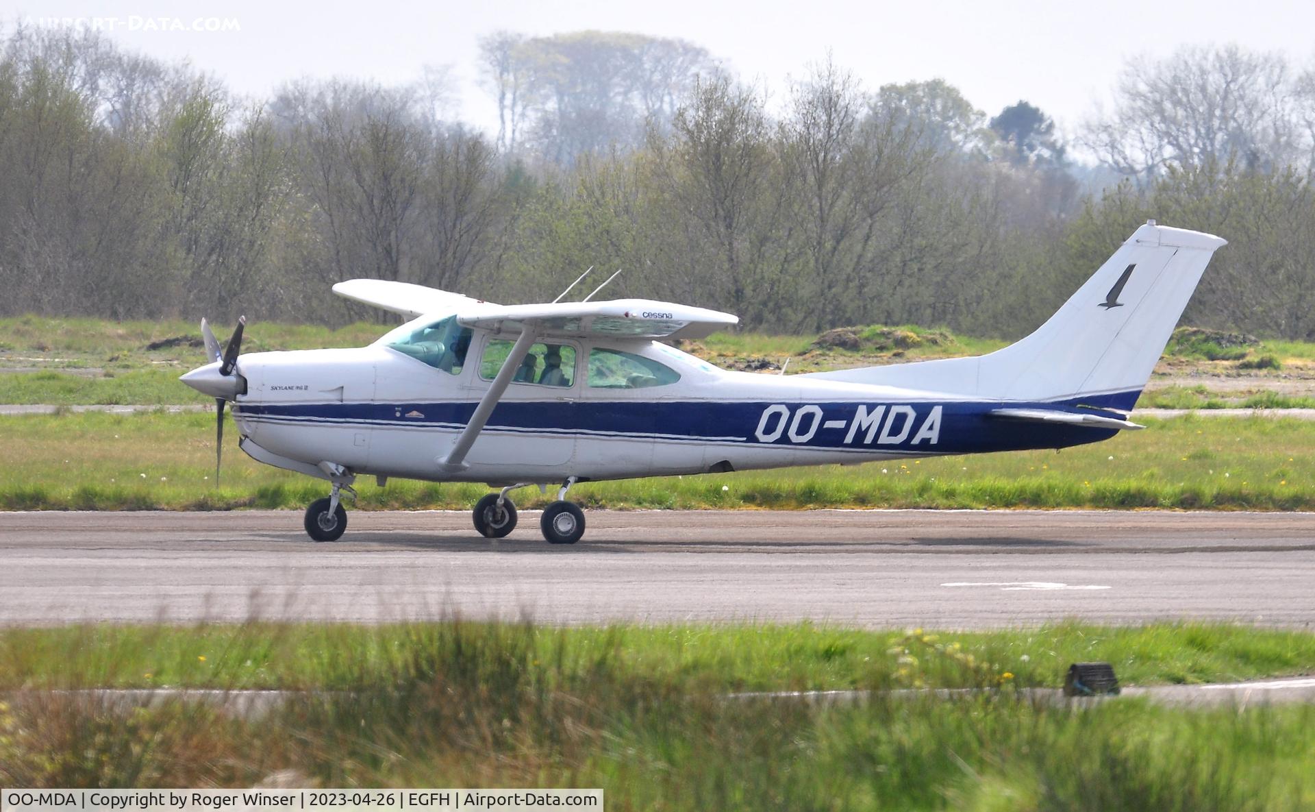 OO-MDA, Cessna R182 Skylane RG C/N R18201057, Visiting Cessna Skylane RG II.