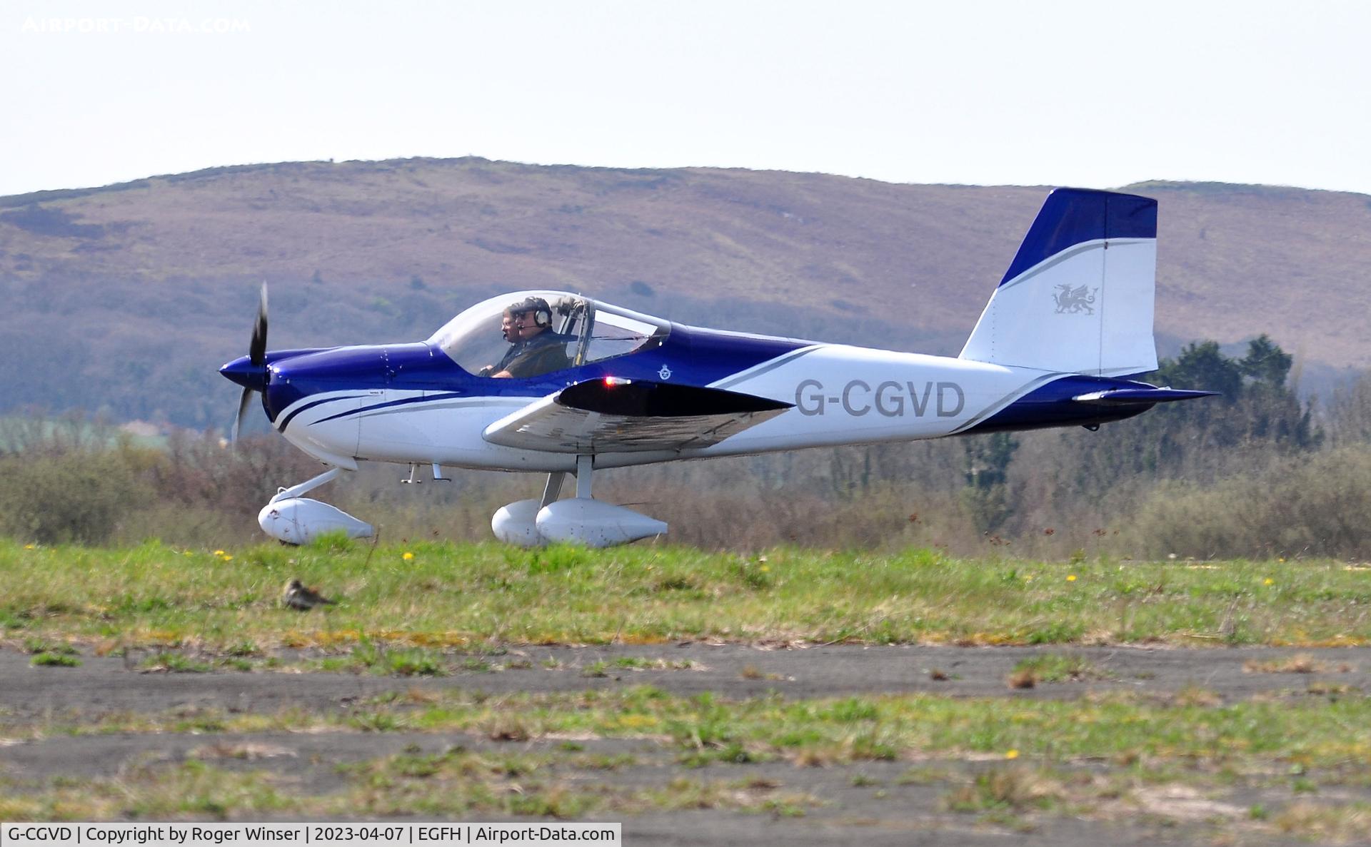 G-CGVD, 2011 Vans RV-12 C/N LAA 363-15005, Visiting Vans RV-12.