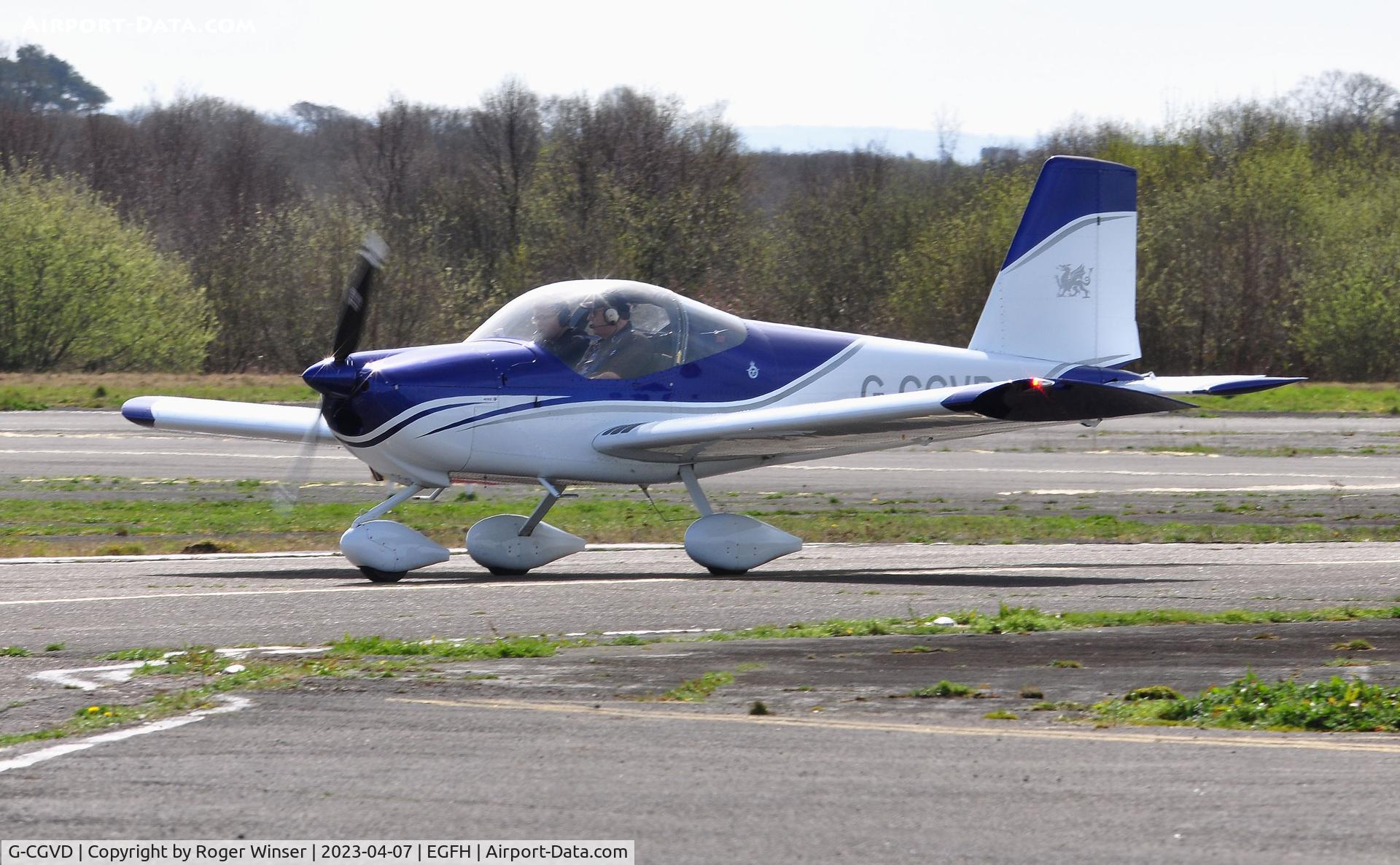 G-CGVD, 2011 Vans RV-12 C/N LAA 363-15005, Visiting Vans RV-12