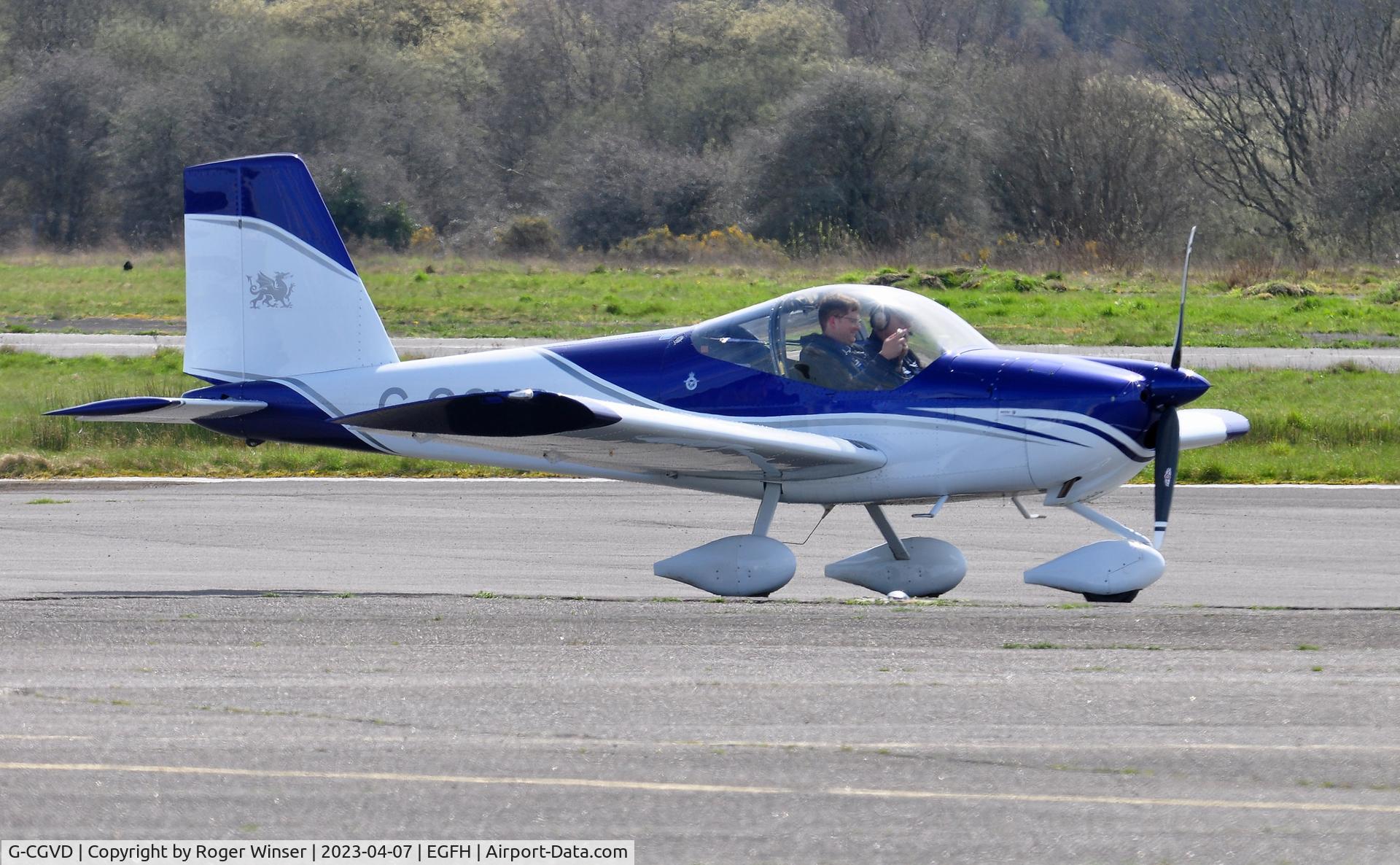 G-CGVD, 2011 Vans RV-12 C/N LAA 363-15005, Visiting Vans RV-12.