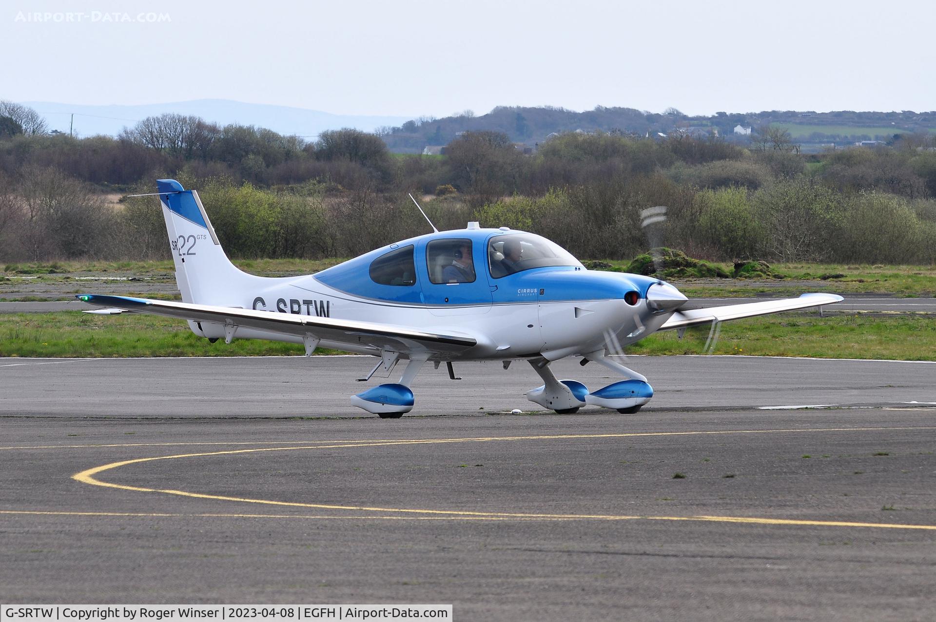 G-SRTW, 2012 Cirrus SR-22 GTS X Carbon C/N 3828, Visiting Cirrus SR-22.