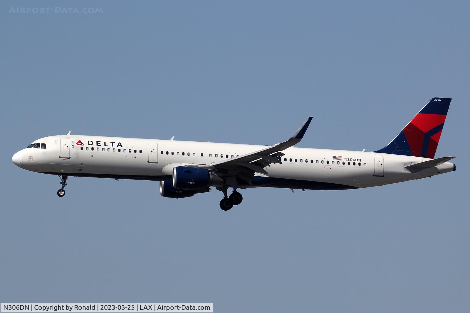 N306DN, 2016 Airbus A321-211 C/N 7165, at lax