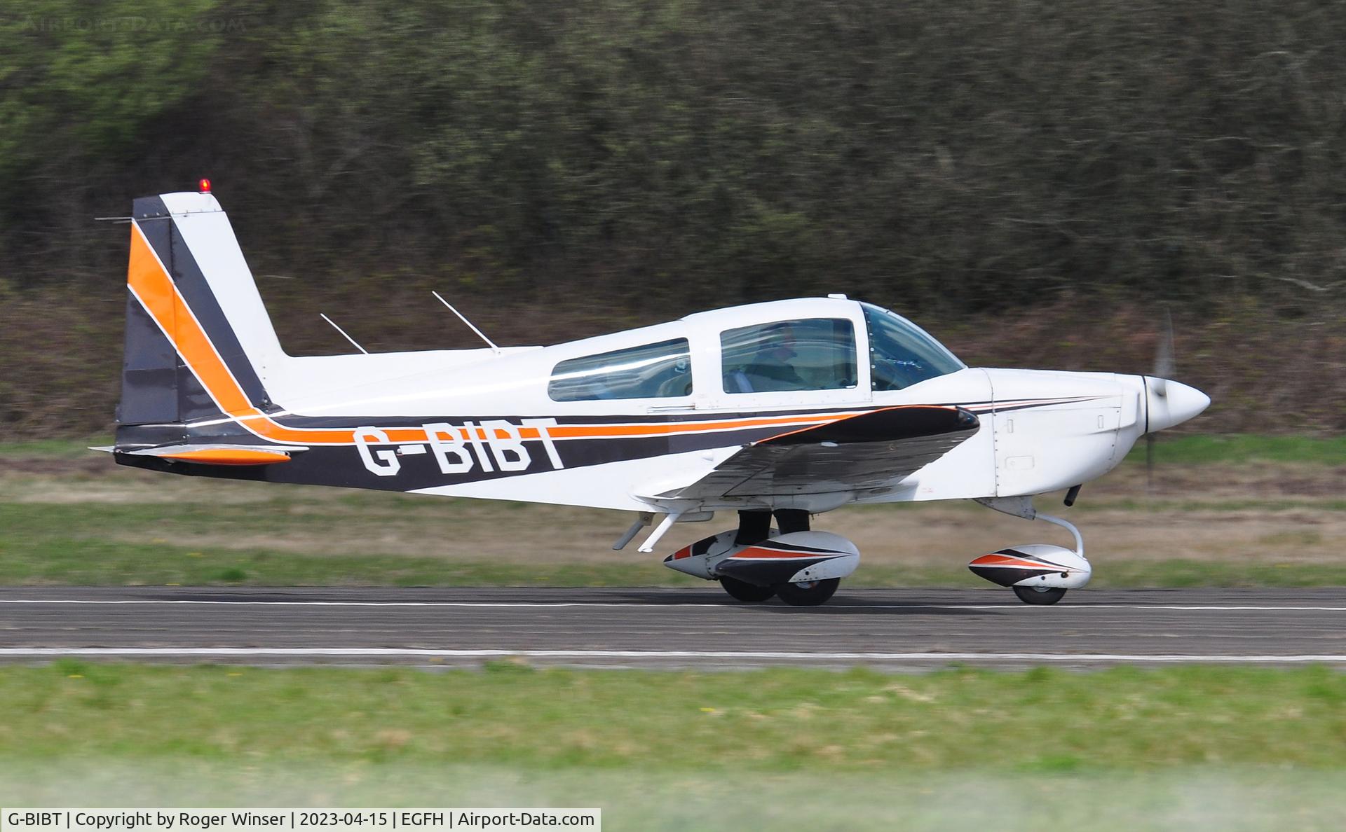 G-BIBT, 1978 Gulfstream American AA-5B Tiger C/N AA5B-1047, Resident Tiger departing Runway 04.