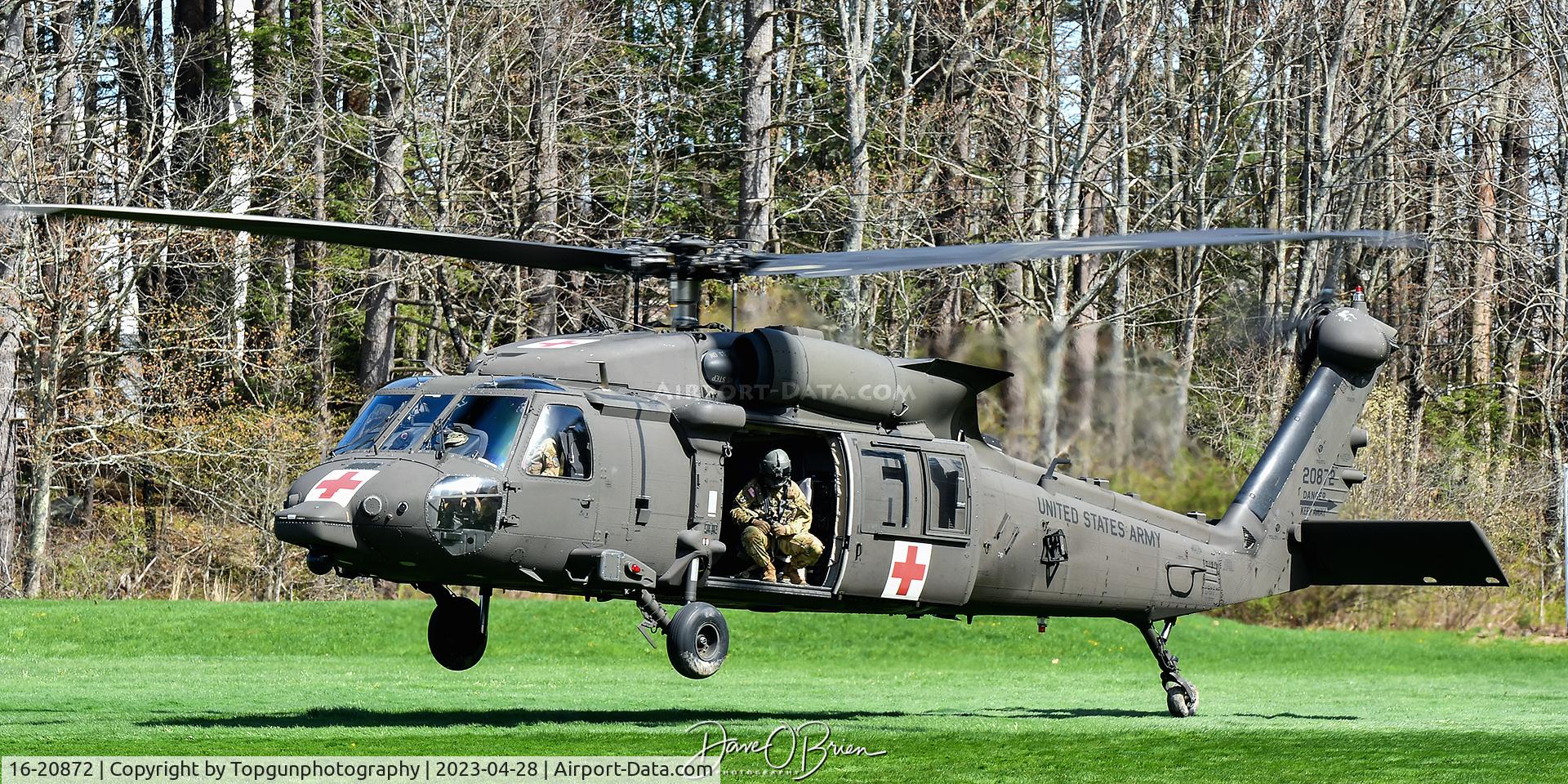 16-20872, 2017 Sikorsky HH-60M Black Hawk C/N 704508, touching down