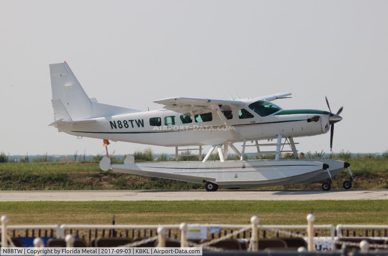 N88TW, 1998 Cessna 208 Caravan I C/N 20800292, C208 zx