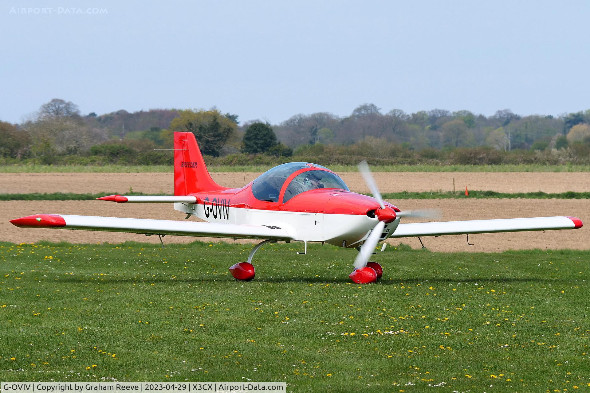 G-OVIV, 2011 Breezer B600 C/N 016LSA, Just landed at Northrepps.