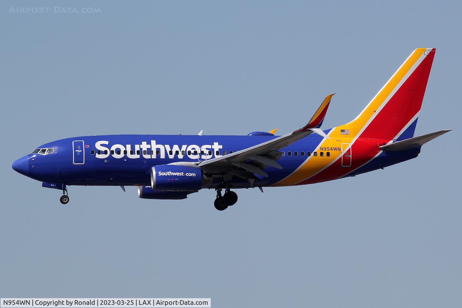 N954WN, 2010 Boeing 737-7H4 C/N 36669, at lax