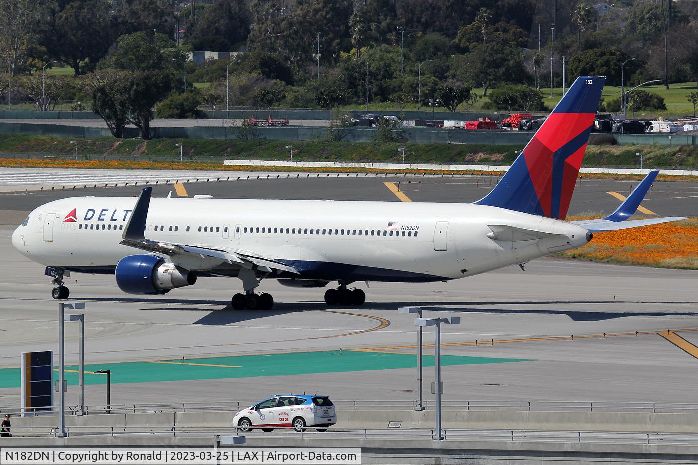 N182DN, 1992 Boeing 767-332/ER C/N 25987, at lax