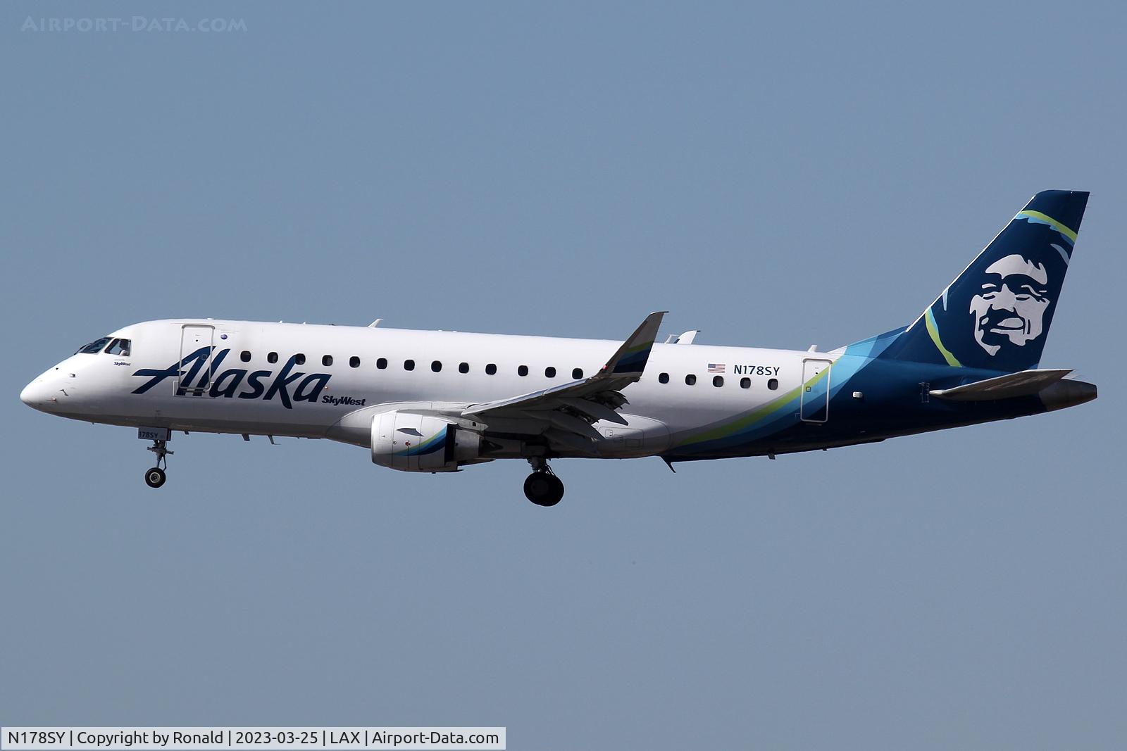N178SY, 2016 Embraer 175LR (ERJ-170-200LR) C/N 17000555, at lax