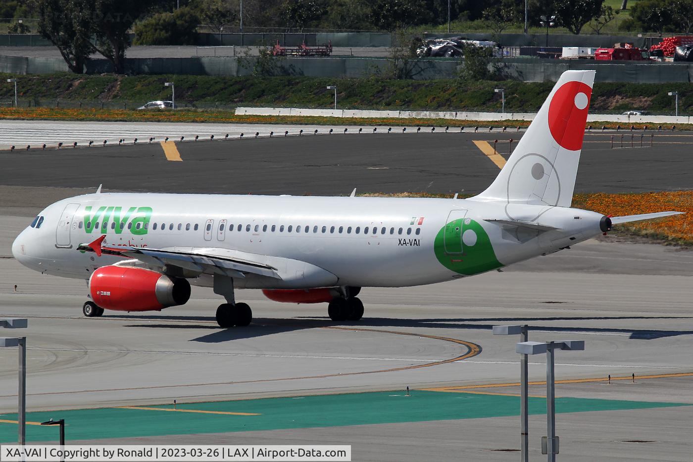 XA-VAI, 2010 Airbus A320-232 C/N 4312, at lax