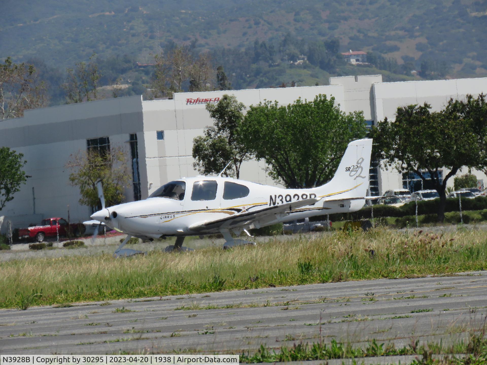 N3928B, 2004 Cirrus SR22 C/N 0917, Taking off