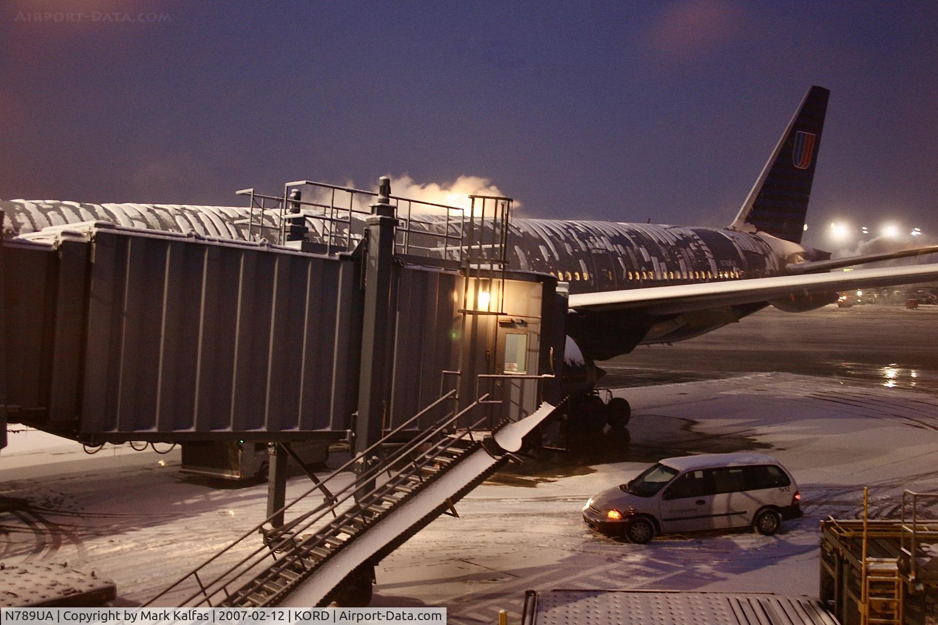 N789UA, 1997 Boeing 777-222 C/N 26935, United Airlines Boeing 777-222, N789UA at C16 KORD
