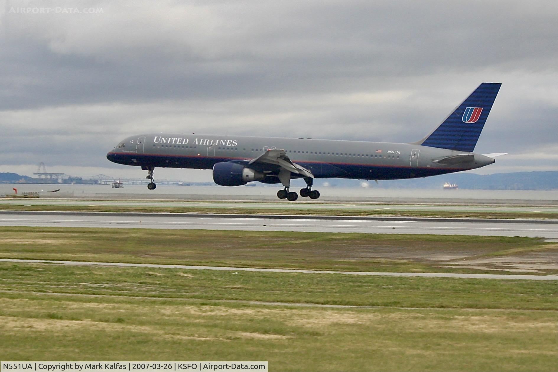 N551UA, 1992 Boeing 757-222 C/N 25399, United Airlines Boeing 757-222, N551UA landing in RWY 1R SFO.