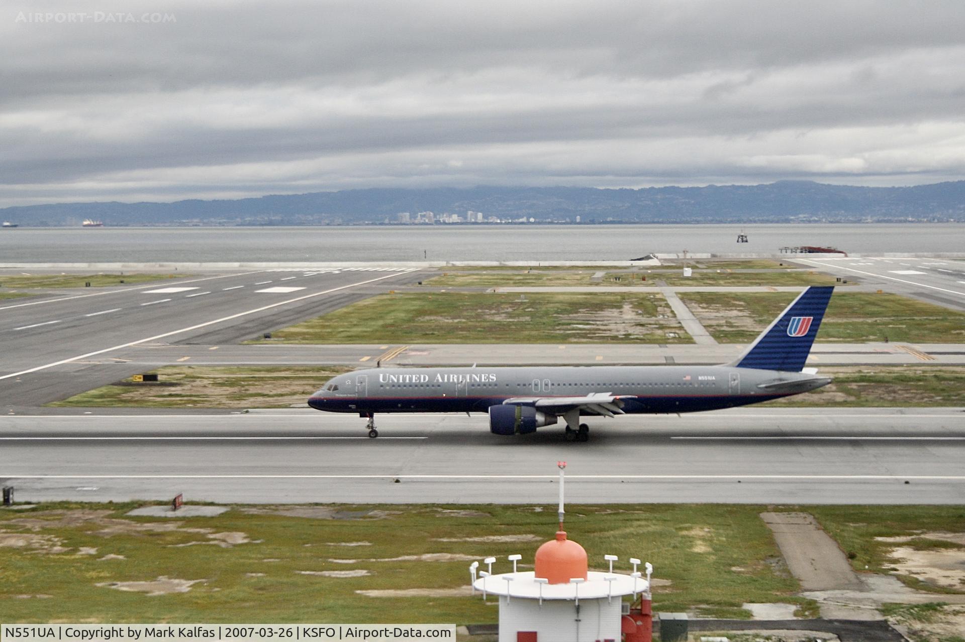 N551UA, 1992 Boeing 757-222 C/N 25399, United Airlines Boeing 757-222, N551UA landing in RWY 1R SFO.