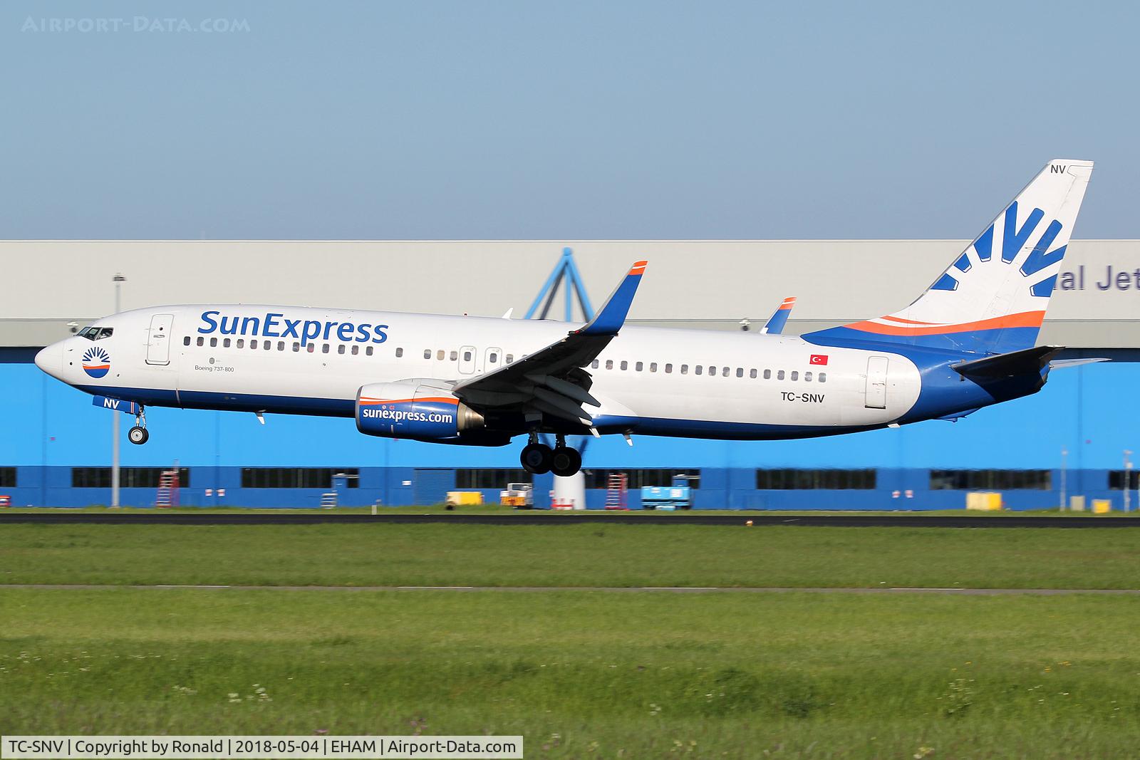TC-SNV, 1998 Boeing 737-86J C/N 28072, at spl