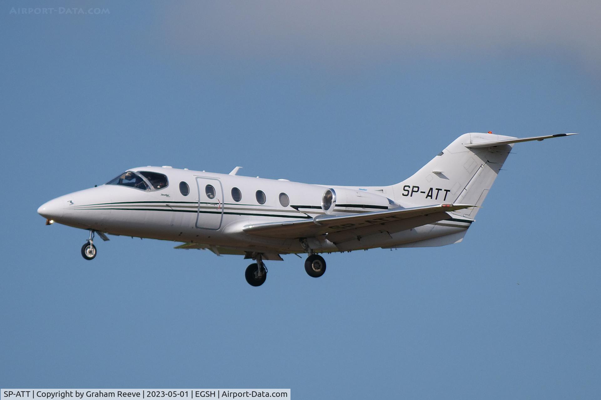SP-ATT, 2006 Raytheon Beechjet 400A C/N RK-480, Landing at Norwich.