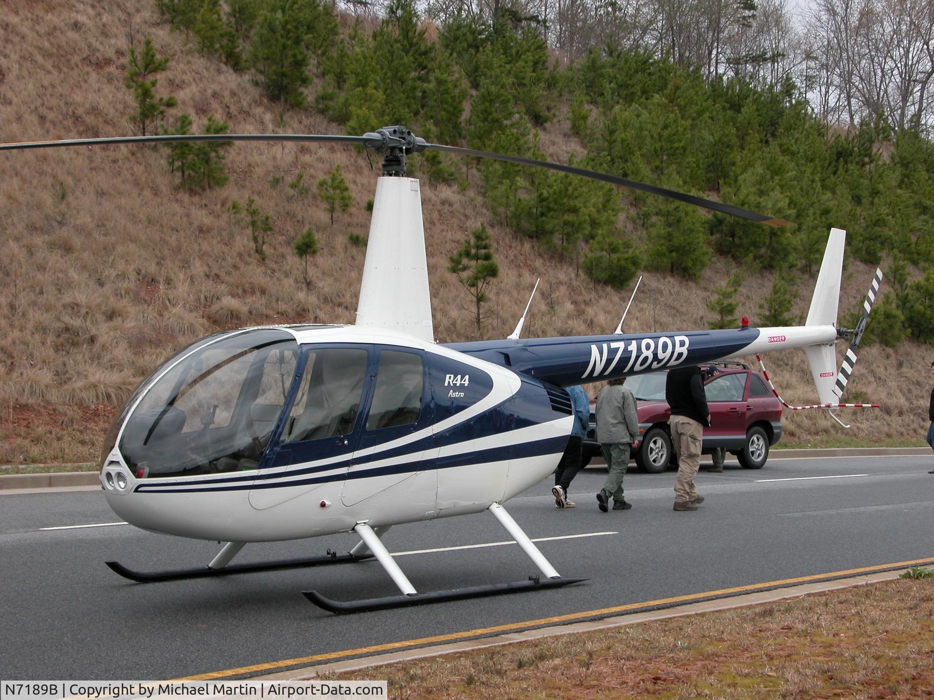 N7189B, 1999 Robinson R44 C/N 0602, Robbie R44 on display