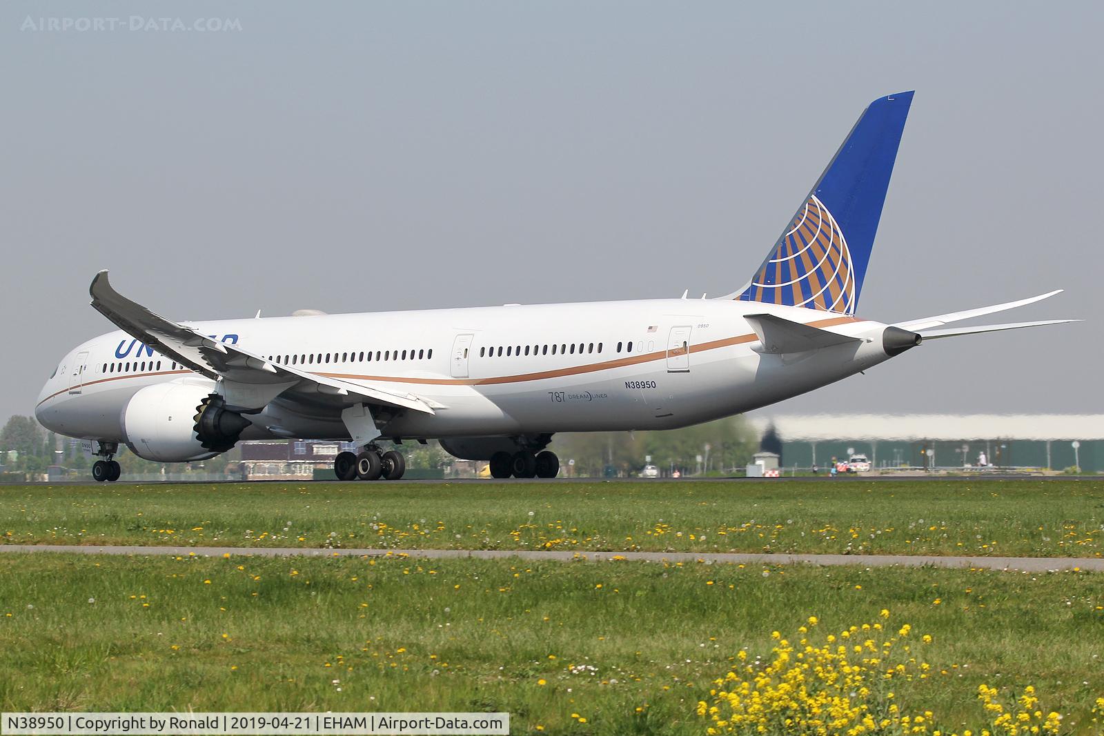 N38950, 2014 Boeing 787-9 Dreamliner Dreamliner C/N 36401, at spl