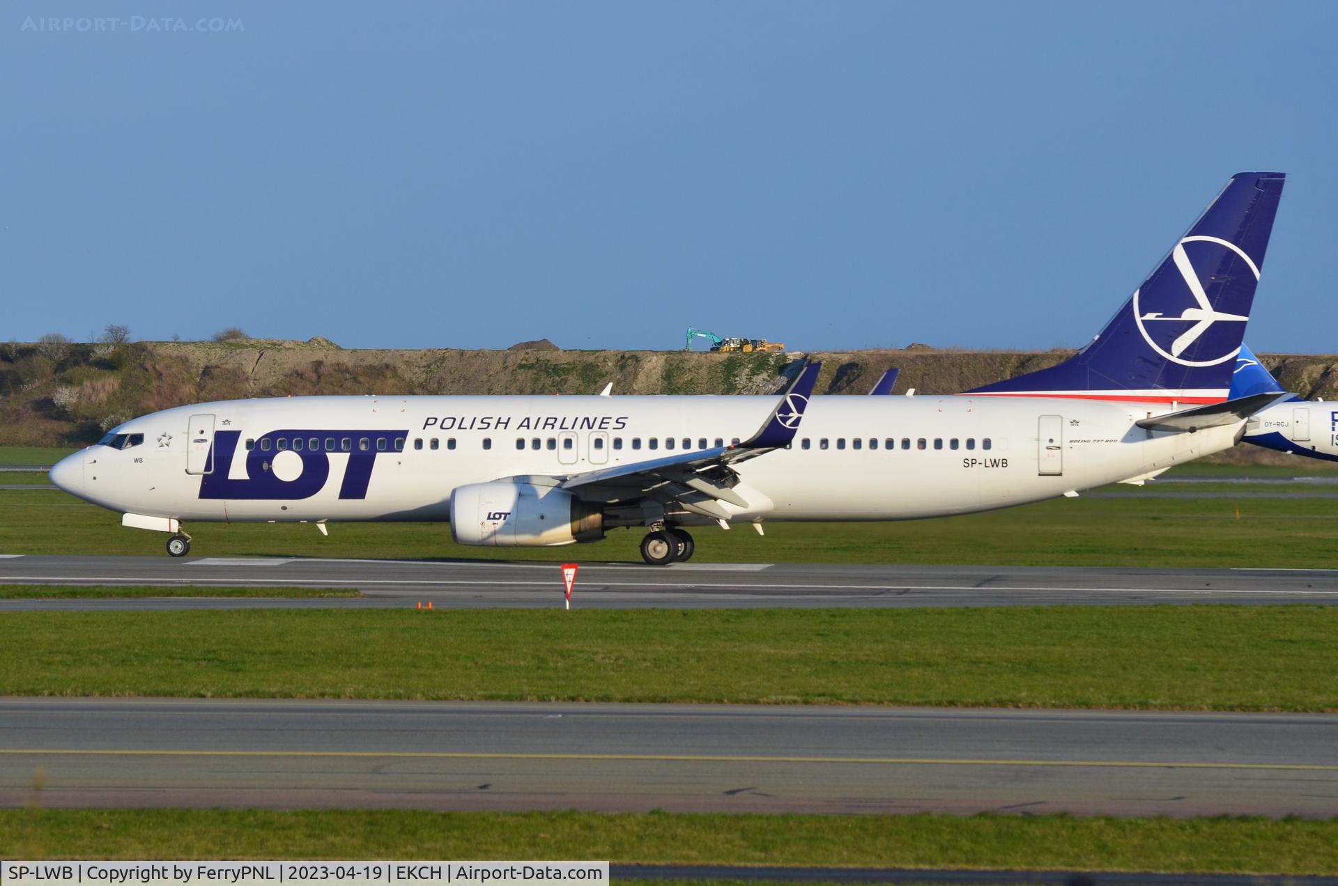 SP-LWB, 2005 Boeing 737-89P C/N 32800, Arrival from Warsaw: LOT B738
