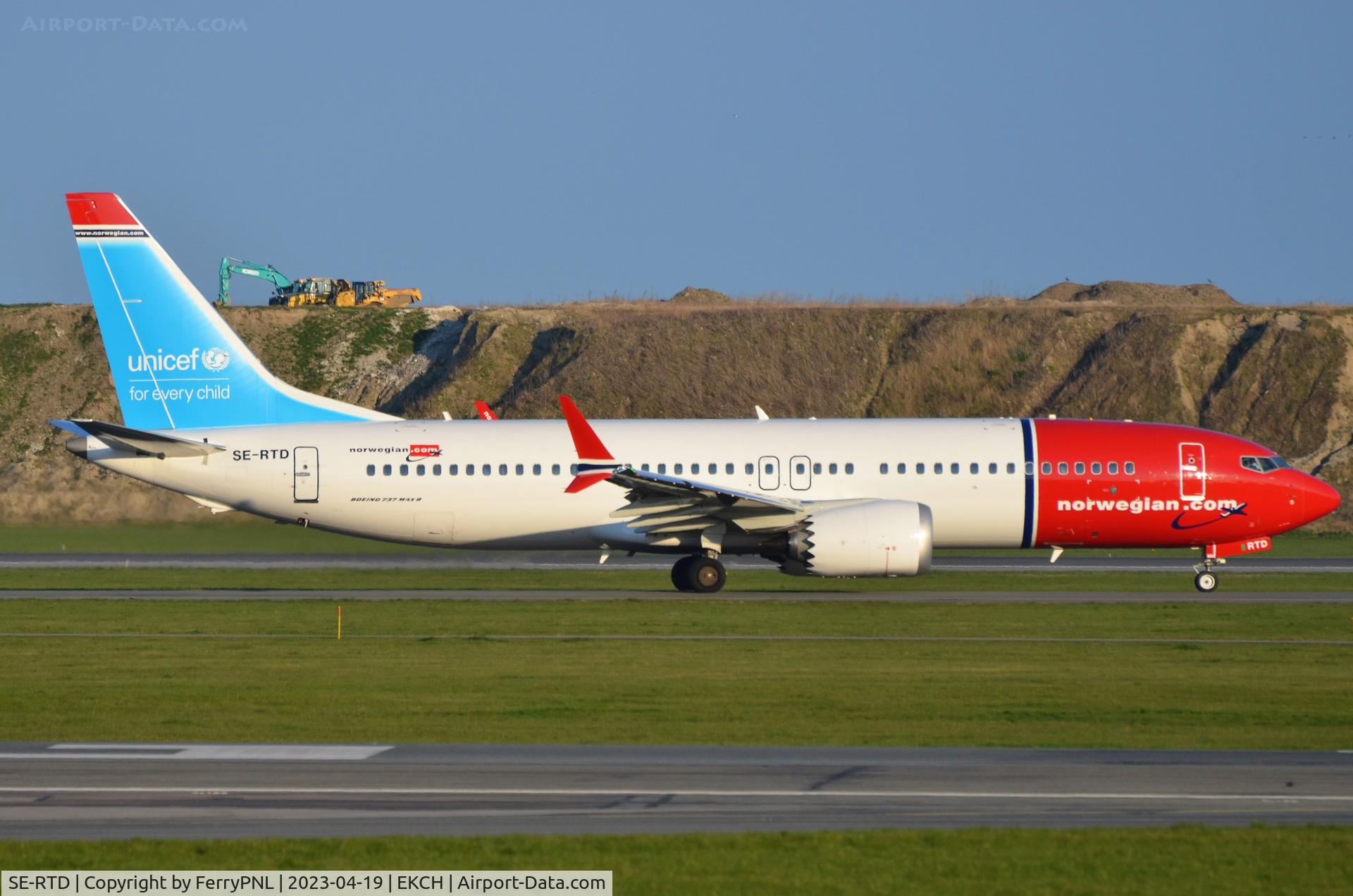 SE-RTD, 2022 Boeing 737-8 MAX C/N 63564, Norwegian B738M taxying to the runway