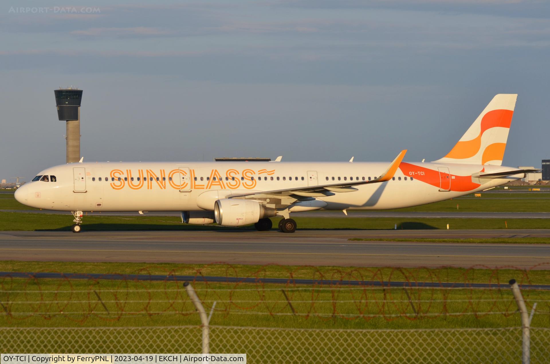 OY-TCI, 2015 Airbus A321-211 C/N 6468, Sunclass A321 arriving in CPH