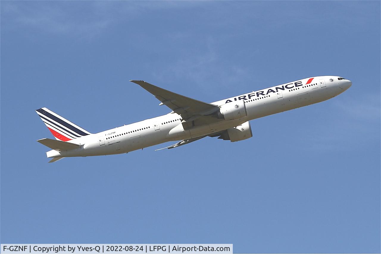 F-GZNF, 2009 Boeing 777-328/ER C/N 37433, Boeing 777-328ER, Climbing from rwy 09R, Roissy Charles De Gaulle airport (LFPG-CDG)