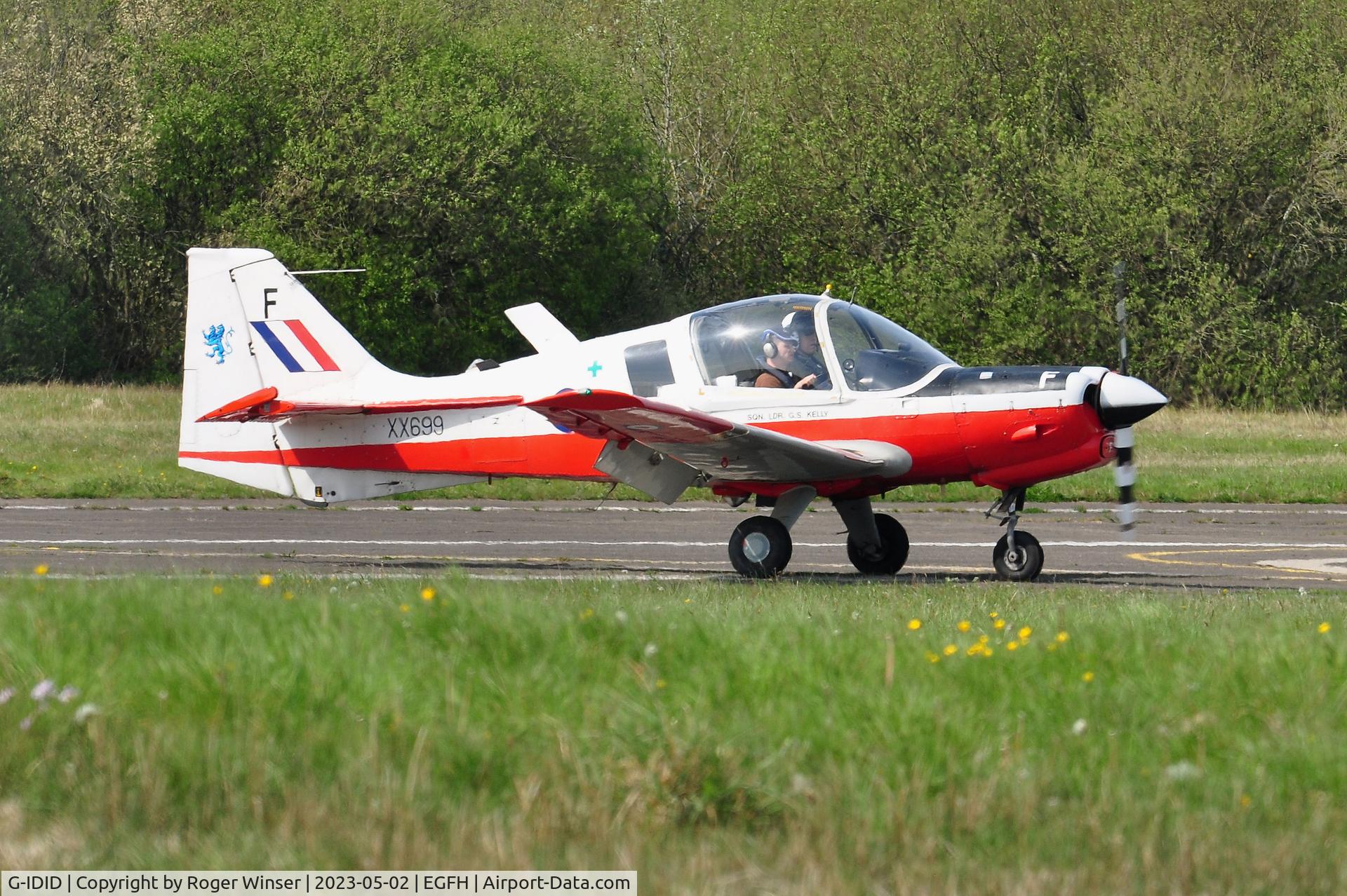 G-IDID, 1975 Scottish Aviation Bulldog T.1 C/N BH120/348, Visiting ex-RAF Bulldog aircraft arriving Runway 04.