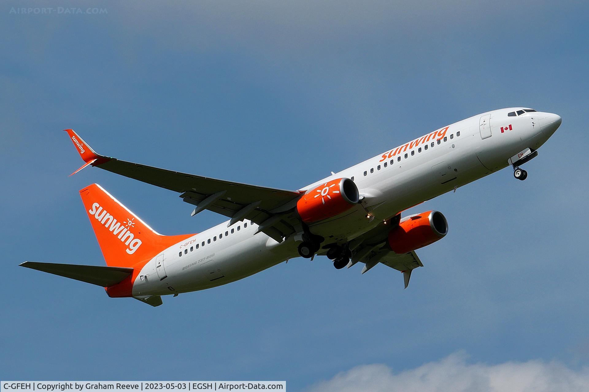 C-GFEH, 2015 Boeing 737-8GS C/N 41608, Departing from Norwich.