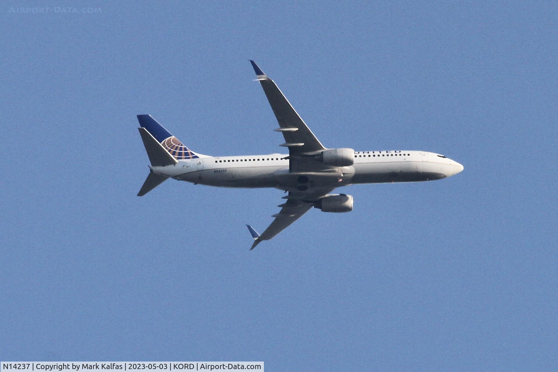 N14237, 1999 Boeing 737-824 C/N 28802, United Airlines Boeing 737-824, N14237 arriving at ORD from MIA