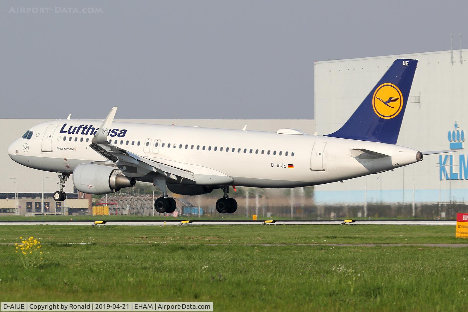D-AIUE, 2014 Airbus A320-214 C/N 6092, at spl